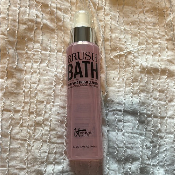 It Cosmetics Pink Makeup Brush Cleaner - Picture 1 of 1